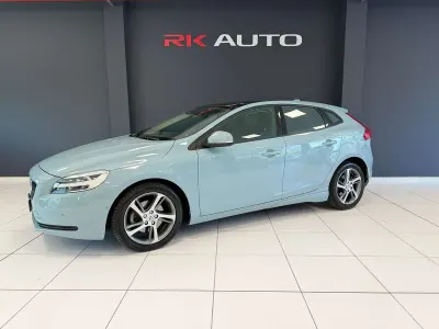 Usata Volvo V40 Momentum 122 CV (89 kW) 2017 Grigio Berlina