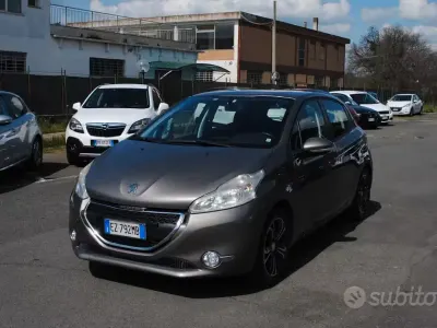 Usata Peugeot 208 Allure 68 CV (50 kW) 2015 Grigio Utilitaria
