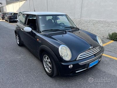 Begagnad Mini Cooper 116 HK (85 kW) 2005 Svart Halvkombi