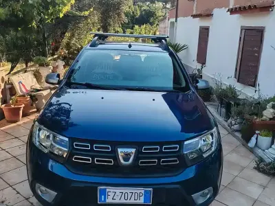 Usata Dacia Sandero Stepway 95 CV (69 kW) 2019 Blu Berlina
