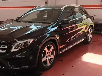Usata Mercedes GLA180 122 CV (89 kW) 2019 Nero SUV