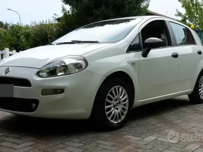 Usata Fiat Grande Punto 75 CV (55 kW) 2014 Bianco Utilitaria