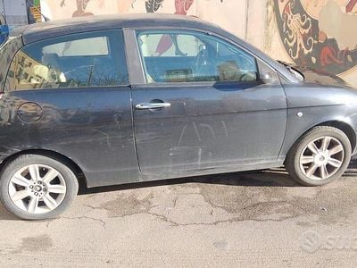 Usata Lancia Ypsilon 70 CV (51 kW) 2004 Nero Utilitaria