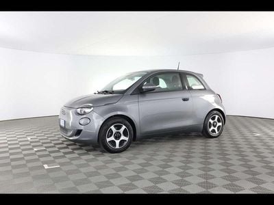 Usata Fiat 500e Passion 86 kW (118 CV) 2021 Grigio colosseo Berlina