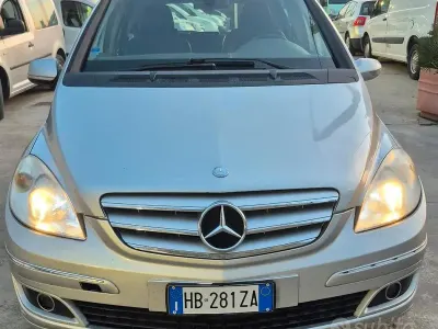 Usata Mercedes B200 Chrome 140 CV (102 kW) 2010 Grigio Monovolume
