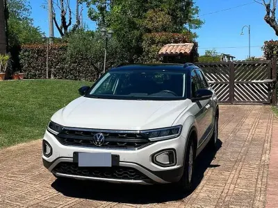 Usata VW T-Roc Life 116 CV (85 kW) 2023 Bianco SUV