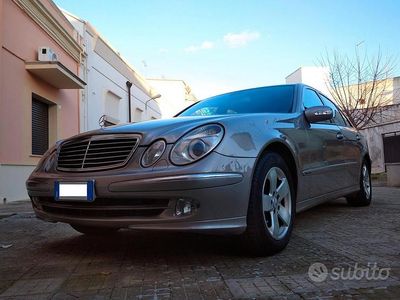 Usata Mercedes E270 Avantgarde 177 CV (130 kW) 2002 Grigio Berlina