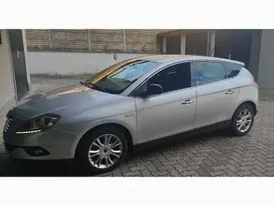 Usata Lancia Delta 120 CV (88 kW) 2011 Grigio Utilitaria