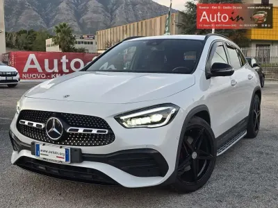 Usata Mercedes GLA200 AMG 150 CV (110 kW) 2022 White concrete minecraft SUV