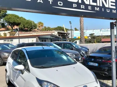 Usata Ford Fiesta Titanium 75 CV (55 kW) 2015 Bianco Utilitaria