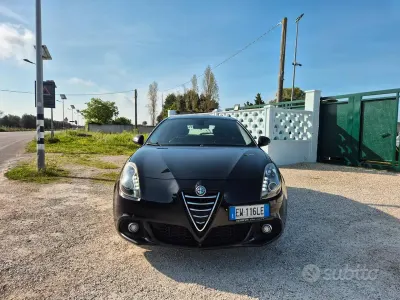 Gebraucht Alfa Romeo Giulietta Distinctive 120 PS (88 kW) 2014 Schwarz Kleinwagen