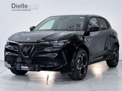 Nuova Alfa Romeo Junior Ti 145 CV (106 kW) 2026 Nero pastello SUV