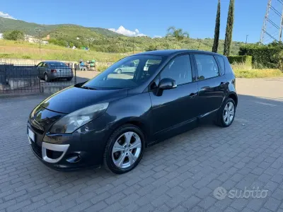 Usata Renault Scénic III Luxe 110 CV (80 kW) 2011 Nero Monovolume