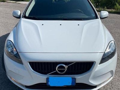 Usata Volvo V40 120 CV (88 kW) 2017 Bianco Berlina
