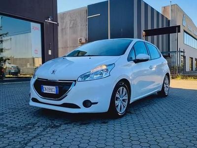Usata Peugeot 208 Allure 68 CV (50 kW) 2012 Bianco Utilitaria