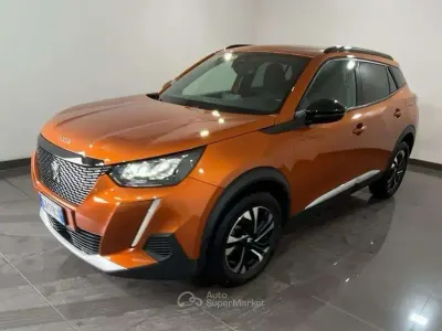 Używany Peugeot 2008 Allure 102 KM (75 kW) 2023 Pomarańczowy SUV