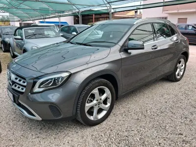 Usata Mercedes GLA200 136 CV (100 kW) 2018 Grigio SUV