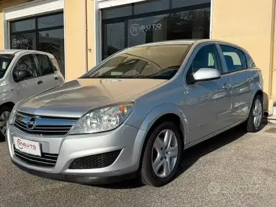 Usata Opel Astra Enjoy 101 CV (74 kW) 2007 Grigio Berlina