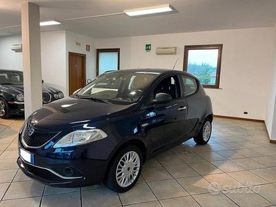 Usata Lancia Ypsilon Gold 69 CV (50 kW) 2016 Blu Utilitaria