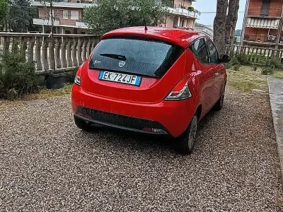 Usata Lancia Ypsilon 95 CV (69 kW) 2011 Rosso Utilitaria