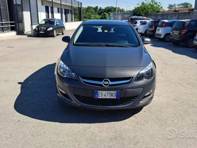 Usata Opel Astra Cosmo 120 CV (88 kW) 2013 Grigio Berlina