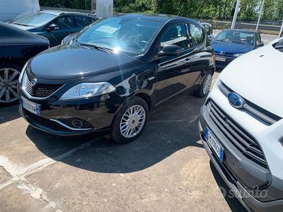 Usata Lancia Ypsilon Gold 69 CV (50 kW) 2017 Nero Utilitaria