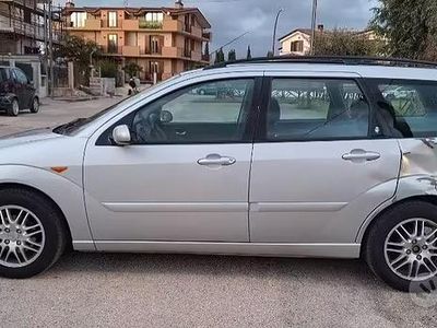 Usata Ford Focus 100 CV (73 kW) 2002 Grigio Station wagon