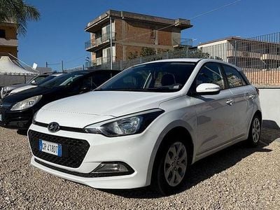 Bianco Usata 2018 Hyundai i20 Berlina | 7990 € (Buon prezzo)