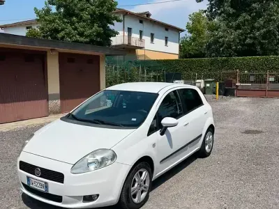 Usata Fiat Grande Punto 75 CV (55 kW) 2009 Bianco Utilitaria