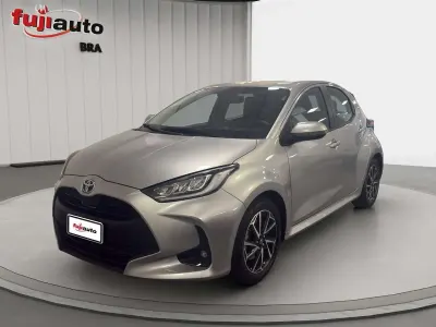 Usata Toyota Yaris Trend 116 CV (85 kW) 2023 Silver metallic Utilitaria
