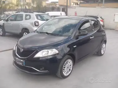 Usata Lancia Ypsilon Gold 69 CV (50 kW) 2016 Blu Utilitaria