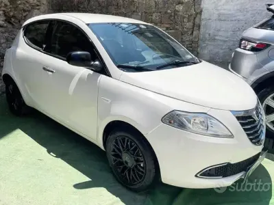 Usata Lancia Ypsilon 69 CV (50 kW) 2013 Bianco Utilitaria