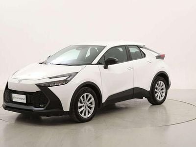 Usata Toyota C-HR Active 140 CV (102 kW) 2024 Bianco SUV