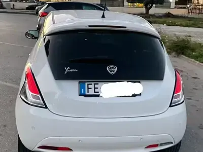 Usata Lancia Ypsilon 80 CV (58 kW) 2016 Utilitaria