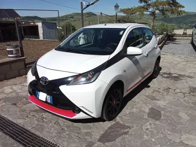 Usata Toyota Aygo 68 CV (50 kW) 2014 Bianco Utilitaria