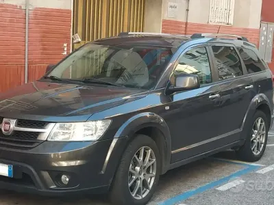 Usata Fiat Freemont Lounge 170 CV (125 kW) 2015 Grigio SUV