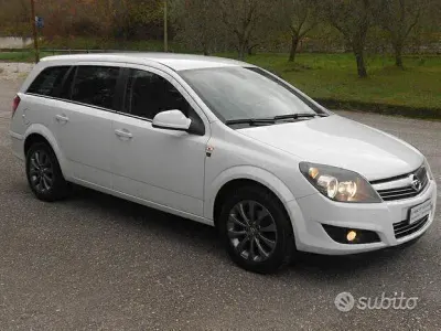Usata Opel Astra S 110 CV (80 kW) 2010 Bianco Station wagon