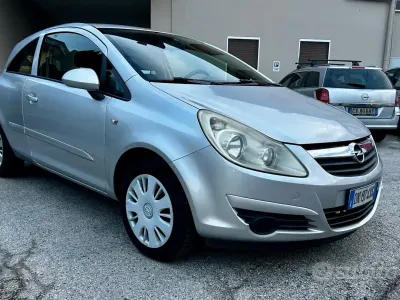 Usata Opel Corsa Sport 80 CV (58 kW) 2008 Grigio Berlina
