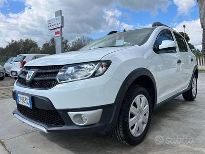 Gebraucht Dacia Sandero Stepway 90 PS (66 kW) 2015 Weiß Limousine