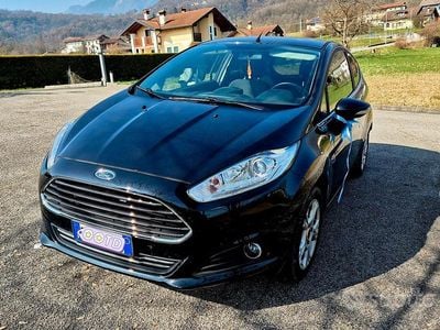 Usata Ford Fiesta 100 CV (73 kW) 2015 Nero Utilitaria