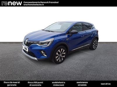 Usata Renault Captur Techno 100 CV (73 kW) 2023 Blu scuro SUV