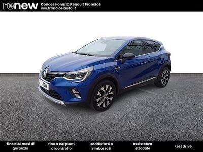 Usata Renault Captur Techno 101 CV (74 kW) 2023 Blu scuro SUV
