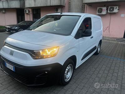 Usata Fiat Doblò 102 CV (75 kW) 2022 Bianco Monovolume