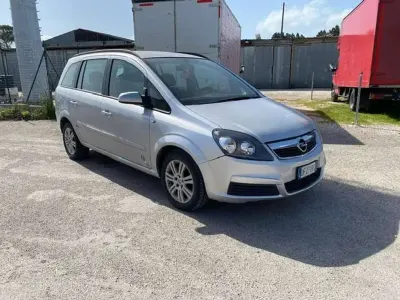 Usata Opel Zafira Club 94 CV (69 kW) 2006 Argento Monovolume