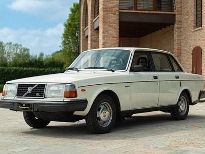 Usata Volvo 244 111 CV (81 kW) 1982 Bianco Berlina