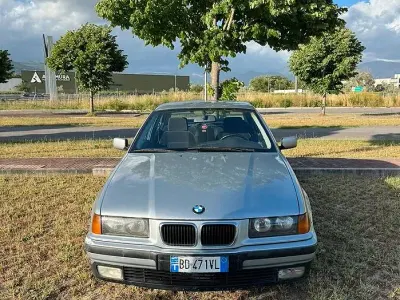 Usata BMW 325 143 CV (105 kW) 1997 Grigio Berlina