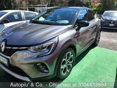 Usata Renault Captur Techno 145 CV (106 kW) 2023 Grigio SUV
