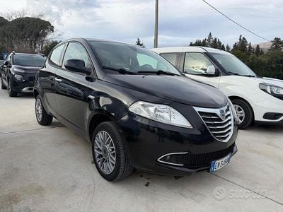 Usata Lancia Ypsilon Silver 85 CV (62 kW) 2013 Viola Utilitaria