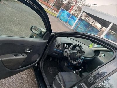 Usata Renault Clio II 75 CV (55 kW) 2007 Nero Berlina