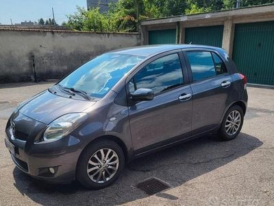 Usata Toyota Yaris 130 CV (95 kW) 2010 Grigio Utilitaria